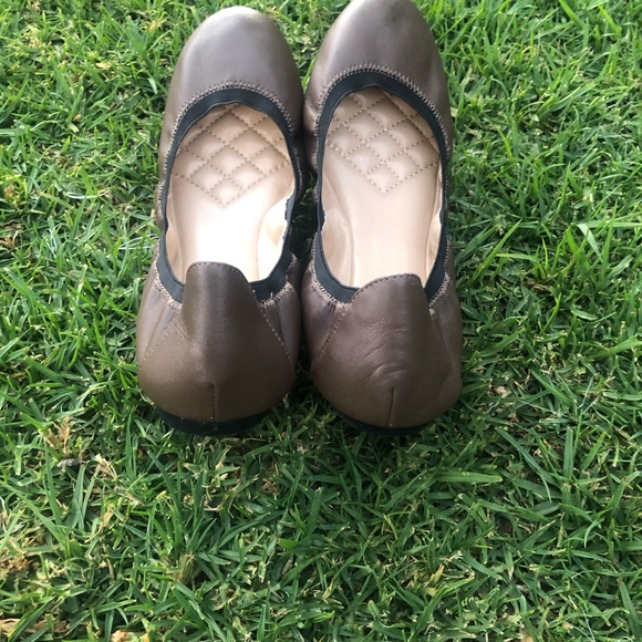 Vince Camuto Brindin Brown Leather Ballet Flat - Picture 3 of 3